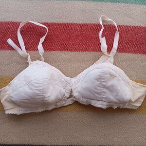 Vintage Bra 34B 34 B Adonna White Lace JC Penney Padded Sexy Goth Mom